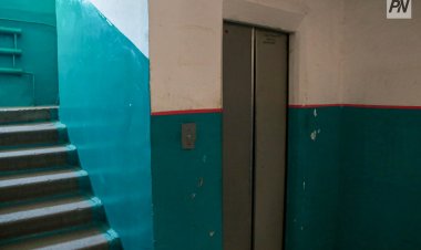 Павлодар әкімі апатты жағдайда болған лифттің жағдайын тексерді