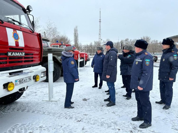 Павлодарские пожарные показали новое обмундирование