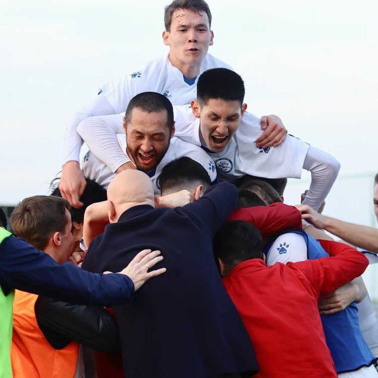 Асайын Байханов «Ертіс» ФК-ның жанкүйерлерін құттықтады