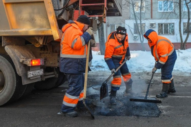 Аким Павлодара проверил, как устраняют ямы на дорогах