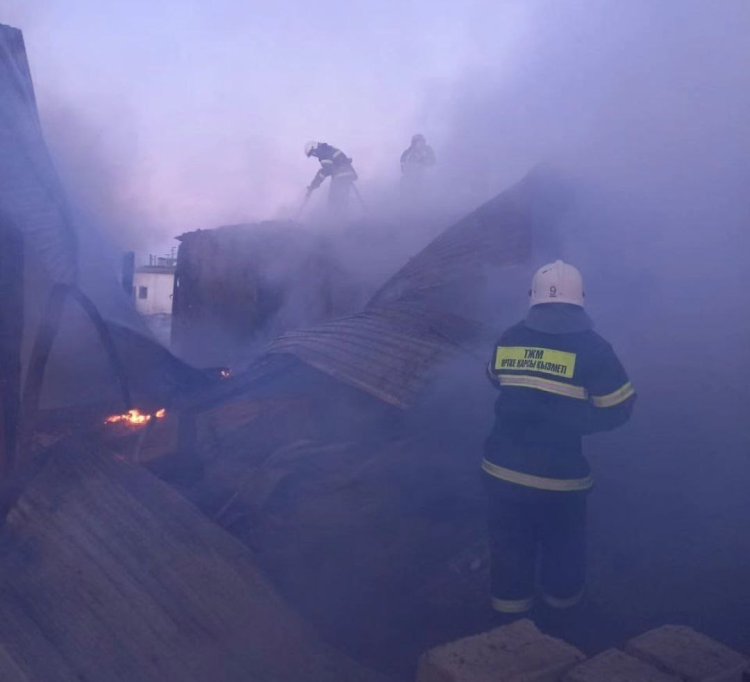 В Иртышском районе предотвратили взрыв при пожаре