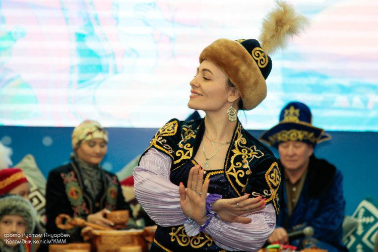 Павлодарские школьники показали национальные обычаи в сценках