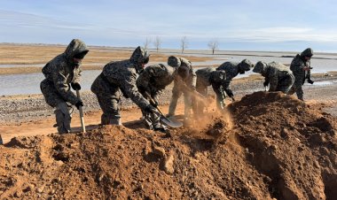Павлодар облысында  ұландықтар  су тасқынына  қарсы бөгеттер жасауда