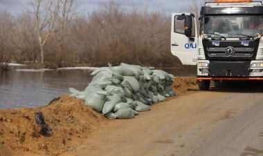 Павлодарлық депутаттар екі аудандағы су тасқынының жағдайын тексерді