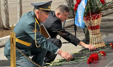 Павлодарда ұландықтар тәжік-ауған қақтығысында қаза тапқандарға тағзым етті
