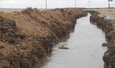 В Кенжеколе укрепили противопаводковую насыпь