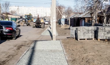 Павлодар әкімі көшелердің бірінде реновациялау жұмысының барысын тексерді