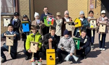 Павлодарские гимназисты подарили радость особенным детям