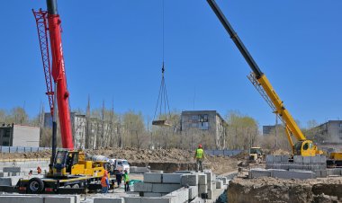 Асайын Байханов салынып жатқан жаңа мектептердің құрылысын тексерді