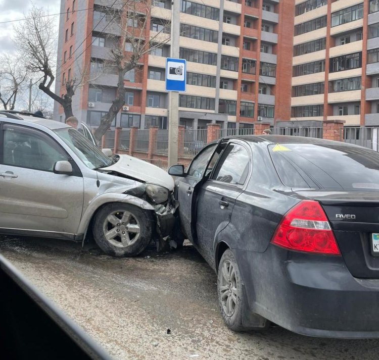 Павлодарда жол апатына түскен төрт адам жарақат алды