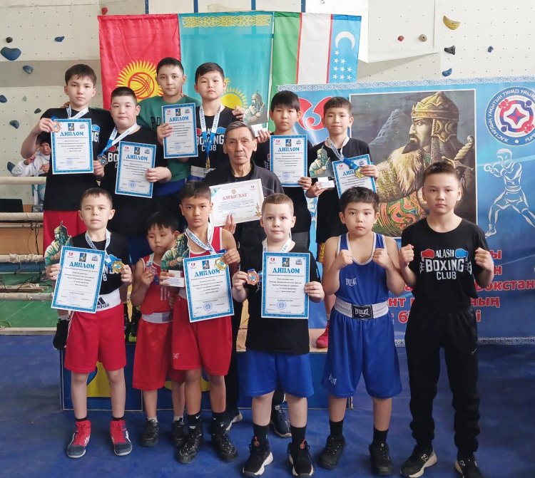 Павлодарские боксеры привезли домой восемь медалей