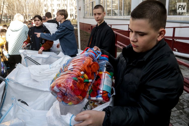 Павлодарские школьники собрали пластиковые «крышки помощи»