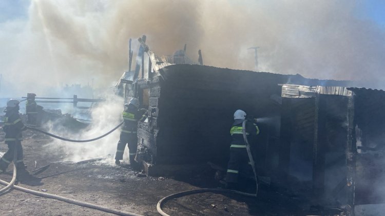 Екібастұзда ешкім тұрмайтын шпалды үй өртенді