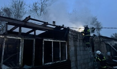 Павлодарские пожарные не дали огню перекинуться на жилой дом