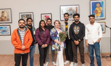 Картины павлодарской художницы показали на выставке в Караганде