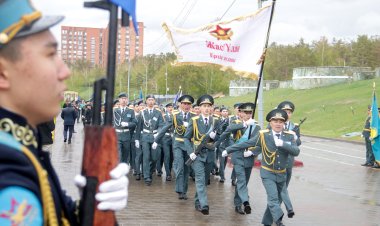 Сотни павлодарских школьников прошли парадом по набережной