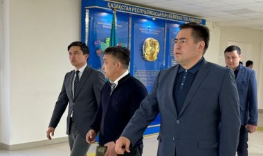 Хасар Хабылбеков мектепте зардап шеккен оқушының отбасына барды