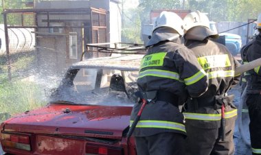 В Павлодаре горел легковой автомобиль