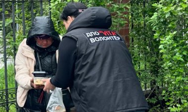 Павлодарские волонтеры раздали горячие обеды бездомным