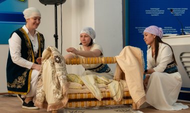 Переплетчики и дизайнеры «Дома печати» Павлодара блеснули знанием казахского языка