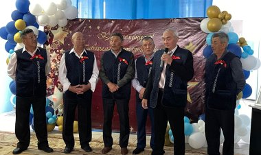 «Мектепке – тағзым»: Аққулы ауданы мектебінде түлектер сыйлық тарту етті