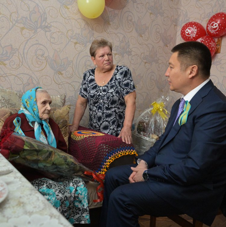 В Павлодарской области поздравили ветеранов из отдаленных районов
