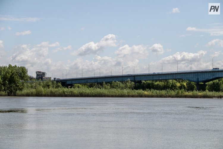 Павлодарда Ертіс өзені арқылы өтетін көпірдің құрылысын тексерді