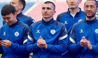 Футбольный «Иртыш» поздравил детей с праздником