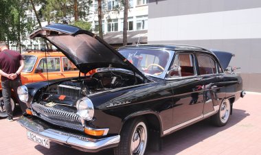 Павлодарлық студенттер ретроавтокөліктер жинап шығарды