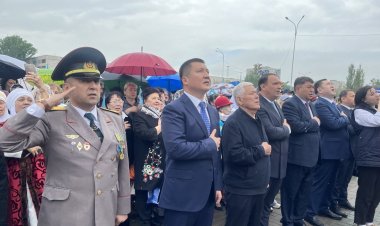 Над Павлодаром подняли главный символ Казахстана