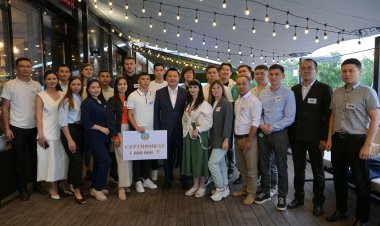 «Мен жастарға сенемін»: Асайын Байханов өңір жастарымен кездесті