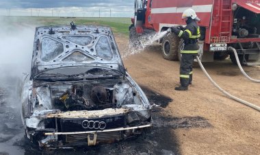 Екібастұзға қарасты ауылда жеңіл көлік өртенді