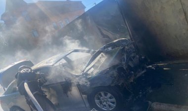 В Павлодаре загорелся автомобиль