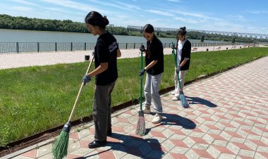 Павлодарлық еріктілер адам көп жиналатын жерлерді қоқыстан тазартты