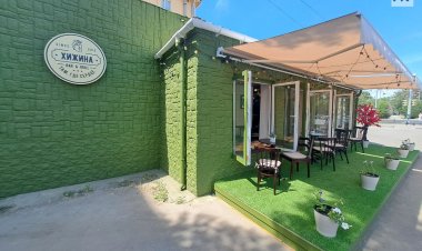 Павлодарец открыл летнюю террасу «Маленькая Москва»