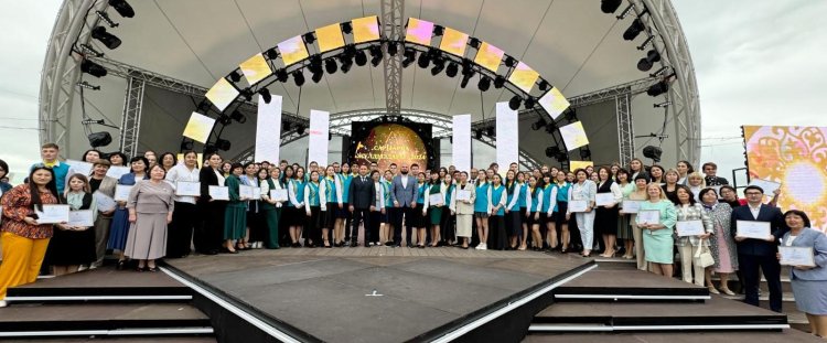 Павлодар әкімдігі дарынды оқушыларға жүз мың теңгелік сертификаттар берді