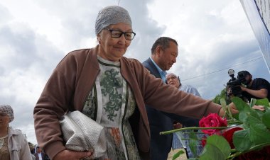 Баянауылдық атақты ұстазға мемориалдық тақта қойылды