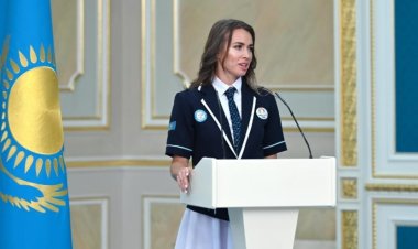 Париж Олимпиадасы: Павлодарлық спортшы Қазақстанның туын көтереді