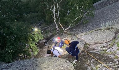 Баянауылда құтқарушылар таудан түсе алмаған жастарға көмектесті