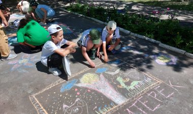 Павлодарда балалар асфальтқа сурет салып жарысты