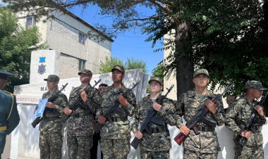 Павлодарлық  сарбаздарға  жауынгерлік қару табысталды