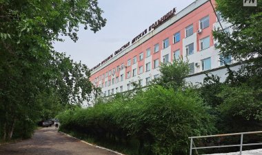 Главный врач Павлодарской области проведал маленьких пациентов