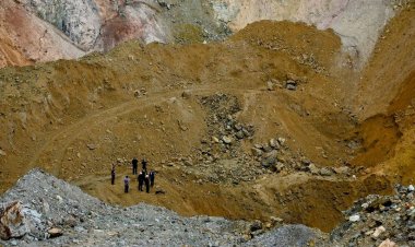 В Майкаине похоронили погибшего после падения в шахту спасателя