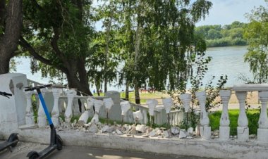 Павлодарские коммунальщики ищут виновника ДТП на набережной