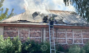 Кровля частного дома загорелась в Павлодаре