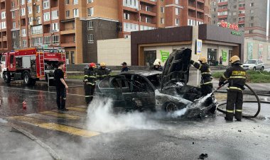 Павлодарда BMW көлігі отқа оранды