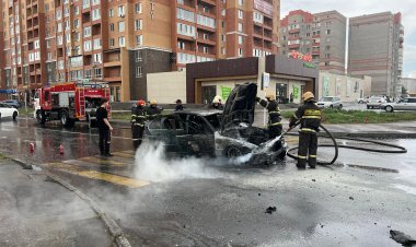 Павлодарские огнеборцы потушили горящий автомобиль