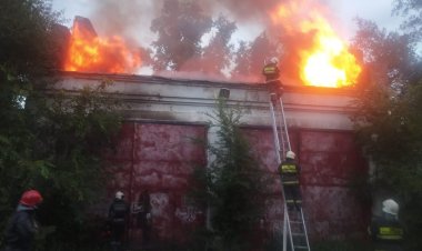 Павлодарда екі қабатты ғимарат өртенді