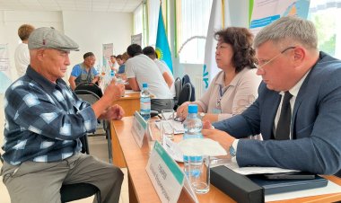 Партийцев попросили не закрывать отделение почты в Актогайском районе