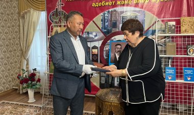 Павлодарка передала в музей старинную реликвию